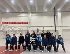 【赛车体育】崧高排球团队走进郑州市二七区实验中学