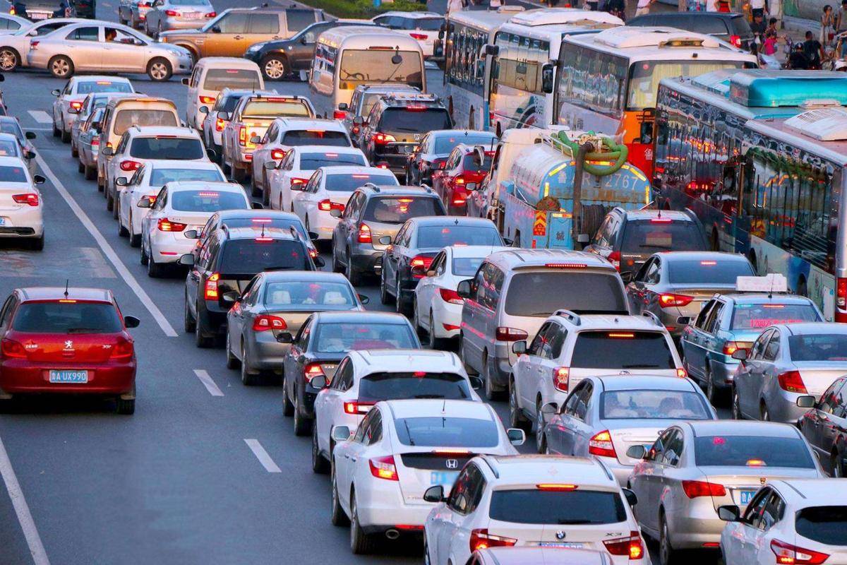 【赛车体育】应对高速堵车的方法 - 轻松应对交通堵塞