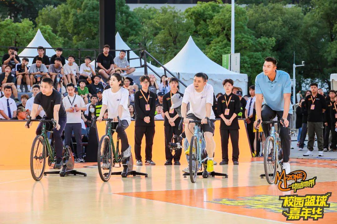 【赛车体育】易建联颁奖！中国移动联手NBA，践行「助力校园篮球」理念