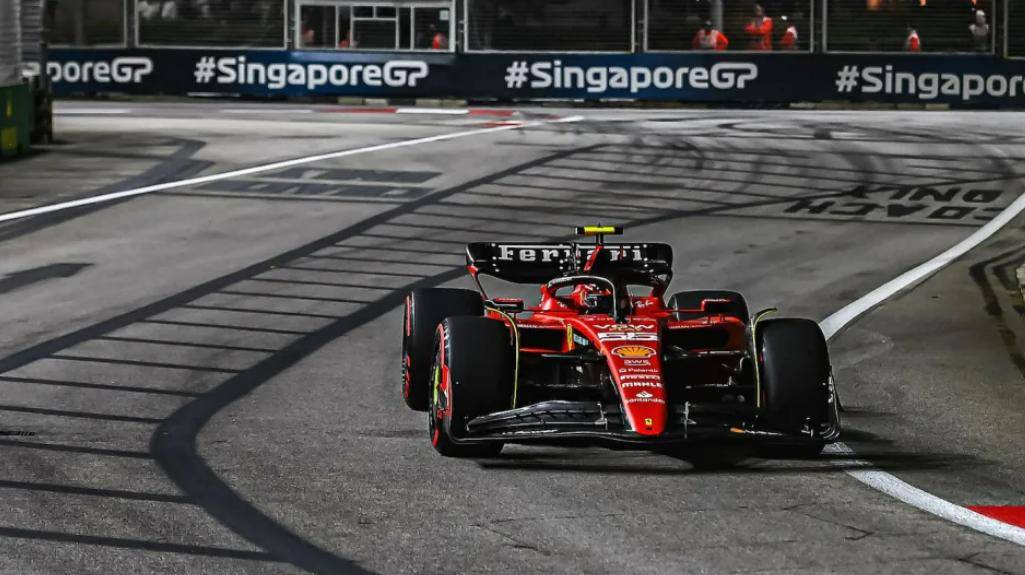 【赛车体育】F1新加坡站：红牛赛车太慢了，维斯塔潘很无语，怒斥：车队坑我！